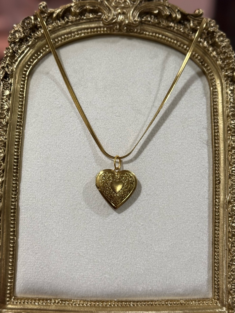 Gold Heart Locket Necklace - Elegant Women's Jewelry